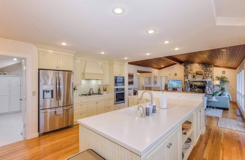 Gearhart House | Elk Ridge - Lux Oceanfront Family Retreat Hot Tub