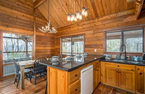 Walnut Mountain Cabin | Ellijay Mountain View, Fireplace, Firepit, HotTub, Gameroom, Grill & Pool
