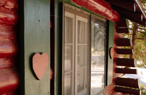 Grawn Cabin | Ellis Lake Resort - Spruce Log Cabin-Interlochen/Traverse City
