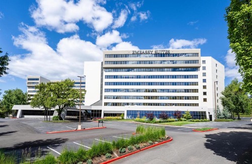 Tigard Hotel | Embassy Suites by Hilton Portland Tigard