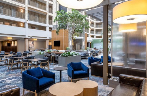 West Bloomington Hotel | Embassy Suites by Hilton Minneapolis Bloomington Edina