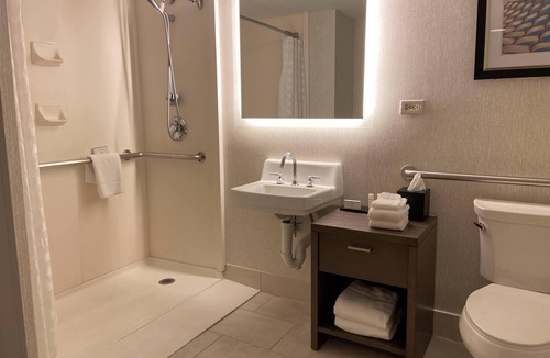 Schaumburg Hotel | Embassy Suites by Hilton Chicago Schaumburg Woodfield