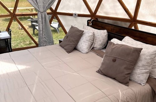 South Haven Cabin | Ember Nest/Pet Friendly/Private Hot Tub/Near Beach