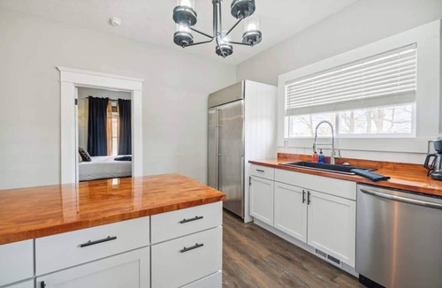 Lansing House | Emerald Square I 4 King Beds I 3 Bath I Loft Area