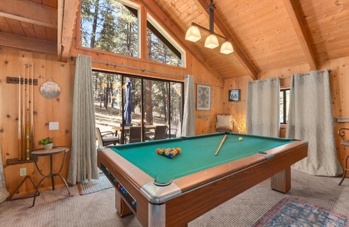 Kachina Village Villa | Enchanted Forest Super Cozy Cabin on 2 Acres Sledding Hills Tree Swing Pool Table