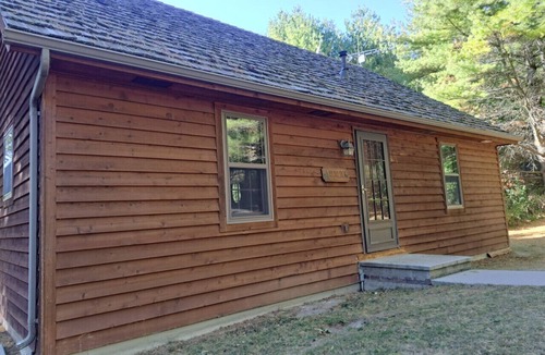 Sturgeon Bay Cabin | "Enchanting Romantic Getaway: A Perfect Escape for Couples"