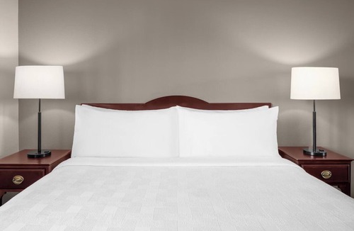 Hillsboro Hotel | Enjoy a Full Kitchen & Separate Living Area in 3 1BR Suites - Ideal for Groups