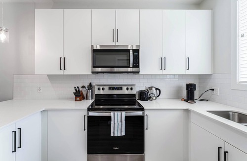 Evanston House | Enjoy a spacious and comfortable 3-bedroom corner townhome in Evanston Park, conveniently located near parks, walking trails, shops, major routes, and Calgary attractions.