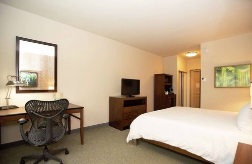Covington Hotel | Enjoy Nearby Dining from a Comfortable Room Close to Fountaine State Park