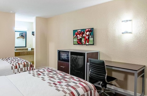 Slidell Hotel | Enjoy Pet-Friendly Comfort w/a Pool + Free Parking – Near Attractions