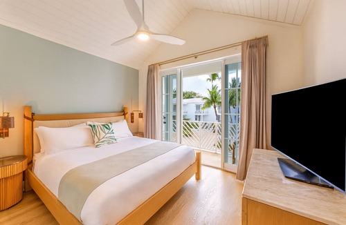 Islamorada Hotel | Enjoy Sunset Views from Your Villa with Pool & Beach Access in FL