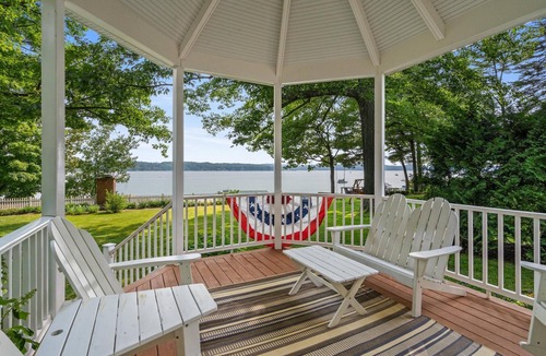 Walloon Lake Cottage | Enjoy Walloon Lake. Enjoy the Walkable Activities. Enjoy Your Vacation!