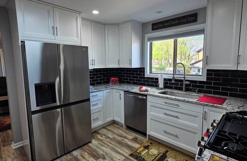 St. Charles Apartment | Enjoyable 2-bedroom apartment with AC in charming downtown St Charles