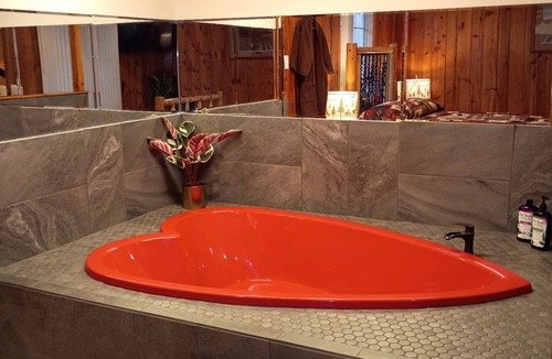 Angola Cabin | Entire Lakefront Lodge! - 8 bedrooms - Sleeps 24 - 4 Bathrooms - Kayaks & Bikes!