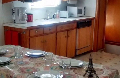 Detroit House | Entire pet friendly single home. 3 Bedrooms.Sleeps up to 10 people.