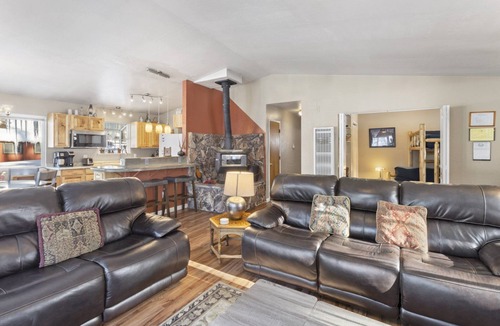 Pioneer Trail Cabin | Enveloped by serenity. Fenced Yard for dogs. Hot Tub. Walk/Bike to Trails, River