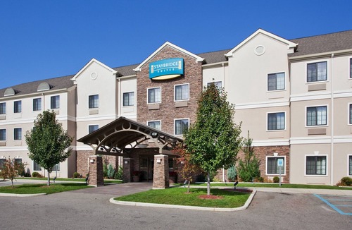 Kalamazoo Condo | Equipped Suite | Business Center + Indoor Pool