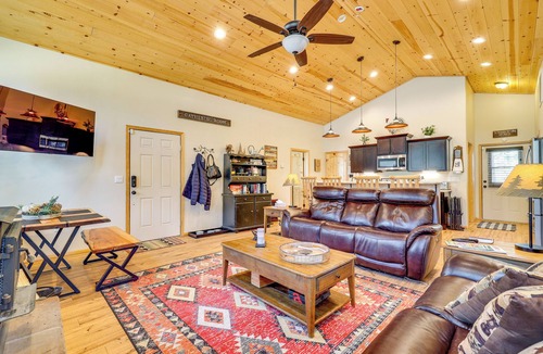 Alpine Cabin | Escape to Alpine! Outstanding Cabin w/Deck & Yard