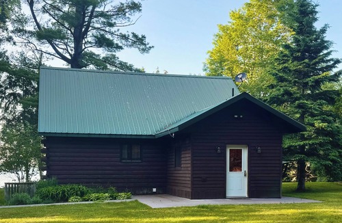 L'Anse Cabin | Escape to this peaceful cabin, perfectly situated directly on Huron Bay!