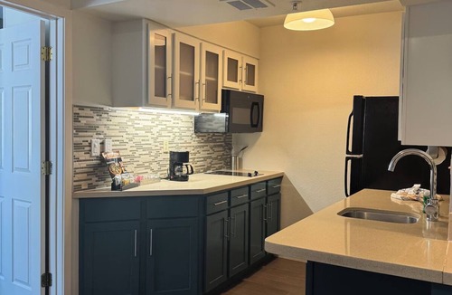 San Jose Hotel | Esthetic Property with Free Daily Breakfast | Parking Onsite