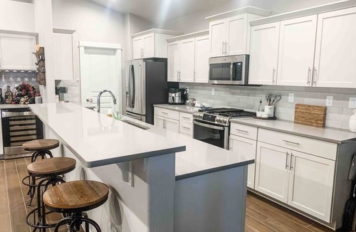 Central Oregon House | Eugene Vacation 4Bed- 2Master Suites 3Bath 1GBWiFi