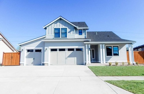 Central Oregon House | Eugene Vacation 4Bed- 2Master Suites 3Bath 1GBWiFi