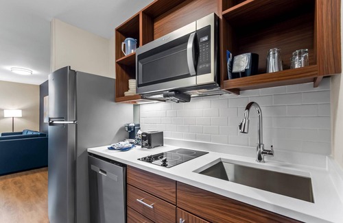 Fort Bay Hotel | Everhome Suites Panama City Beach