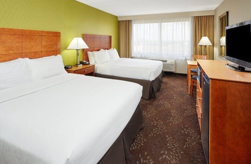 Matteson House | Everything You Need For The Perfect Vacation! 4 Great Units, Onsite Dining