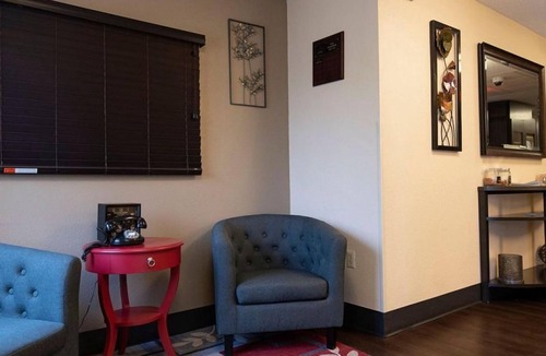 Warrenville Hotel | Everything You Need For The Perfect Vacation! Full Kitchen, Pets Allowed