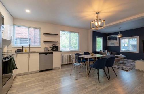 New Edinburgh Apartment | Executive 3BR with A/C - Monthly Stays in Quiet East Ottawa