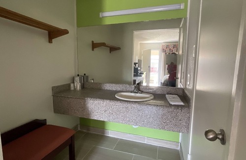 Beaumont Hotel | Executive Inn & Suites