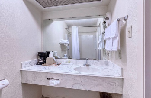 Marshall Hotel | Executive Inn & Suites