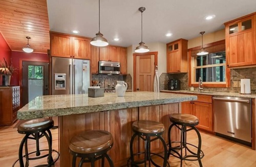 Stone Lake Cabin | Executive Luxury on LCO, Hayward