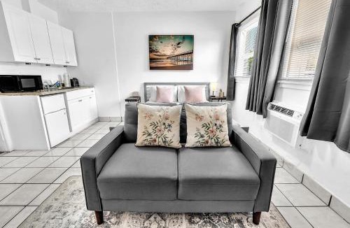 Downtown Hollywood Apartment | Executive Studio Hollywood Blvd & Near Beach