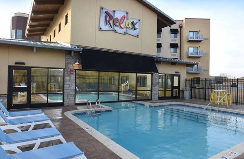 Broken Arrow Hotel | Expanded King Cosmo Suite, Stoney Creek, Balcony, Private Whirlpool!