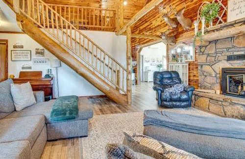 Clarkridge House | Expansive Mountain Home Rental w/Yard & Fire Pit!