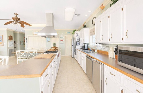 Grand Isle House | Experience beachfront luxury at Orange Beach Retreat in Grand Isle, LA, perfect for 16 guests.