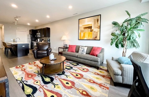 Heartside Apartment | Experience Grand Rapids! Modern Condo + Balcony