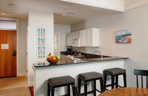 Bay Harbor Apartment | Experience luxury in Maritime Lakeview Suite 314, a stunning 2BR getaway in Bay Harbor!