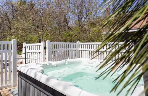 Culloden Shores House | Experience quaint seaside living in this charming Montauk home with a Lux.