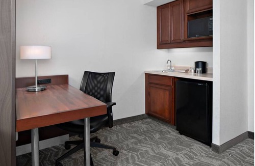 Norwood Park Hotel | Experience Quiet Comfort in 2 Family-Friendly Suites w/Pool & Free Parking