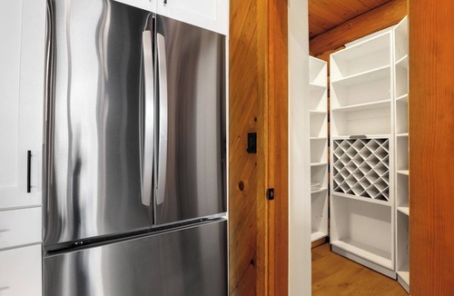 Oregon City Cabin | Experience the PNW in our newly remodeled Log Cabin
