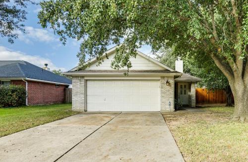 Spring House | Explore Houston & Beyond! Spring Home w/Backyard