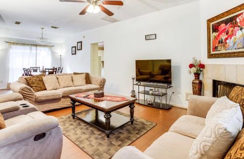 Spring House | Explore Houston & Beyond! Spring Home w/Backyard