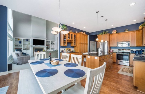 Manistee House | Exquisite Private Lake Front Family Home