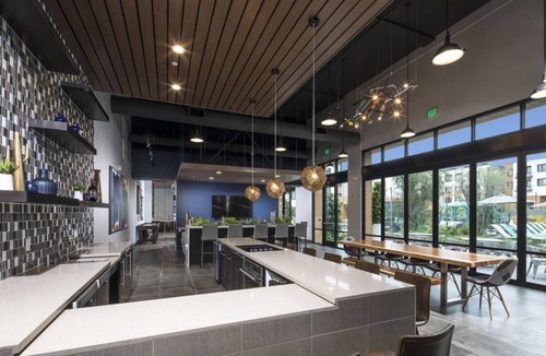 Menlo Park Condo | Exquisite Silicon Valley Condo: Elevated Living with Rooftop Lounge