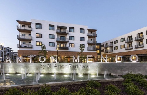 Menlo Park Condo | Exquisite Silicon Valley Condo: Elevated Living with Rooftop Lounge