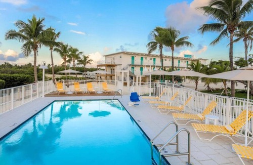 Islamorada Apartment | Exquisite Unit w/Balcony and Kitchenette! Pool, Bike Rental, Breakfast Included