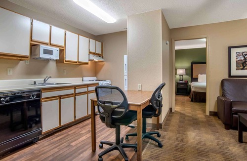 Maumee Hotel | Extended Stay America Suites Toledo Maumee
