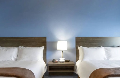 Plainfield Hotel | Extended-Stay Comfort w/Recliner and Full Kitchen